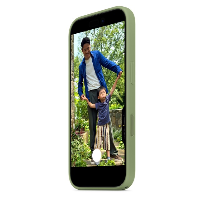 Sie sehen ein Bild von iPhone 17 Silikon Case mit MagSafe - Hellmoosgrün, Produktbild: 06 iPhone 17 Silikon Case mit MagSafe - Hellmoosgrün, A-Nr.: MGEX4ZM/A - 06