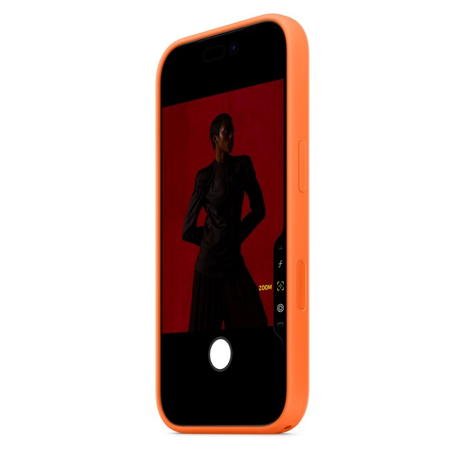 Sie sehen ein Bild von iPhone 17 Pro Silikon Case mit MagSafe - Orange, Produktbild: 04 iPhone 17 Pro Silikon Case mit MagSafe - Orange, A-Nr.: MGFE4ZM/A - 04