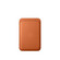 Sie sehen ein Bild von iPhone Feingewebe Wallet mit MagSafe – Fuchsrot, Produktbild: 01 iPhone Feingewebe Wallet mit MagSafe – Fuchsrot, A-Nr.: MGH64ZM/A - 01