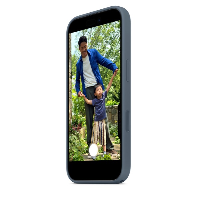 Sie sehen ein Bild von iPhone 17 Silikon Case mit MagSafe - Maritimblau, Produktbild: 06 iPhone 17 Silikon Case mit MagSafe - Maritimblau, A-Nr.: MGEW4ZM/A - 06